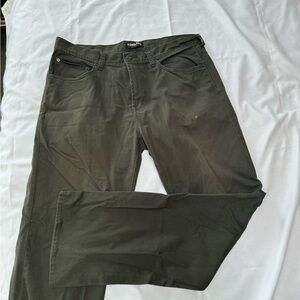 Men’s khaki pants